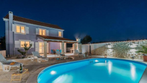 Гостиница Vacation Home Lavandera  Привлака